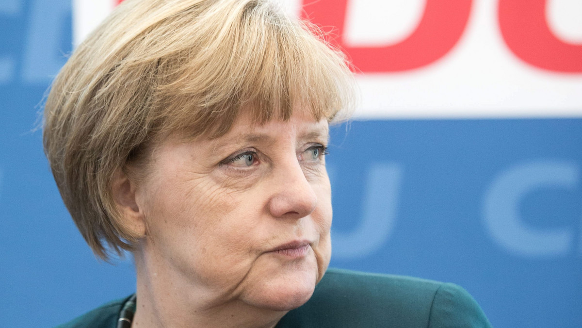 Podczas spotkania z własnym klubem parlamentarnym CDU/CSU kanclerz Angela Merkel była ostro krytykowana za swoją politykę migracyjną. Deputowani domagali się zamknięcia granicy. Jedna piąta klubu opowiedziała się przeciwko kanclerz - podają niemieckie media.