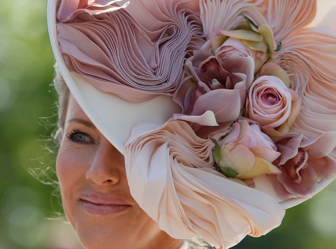 Jeden z kapeluszy pierwszego dnia wyścigów konnych w Ascot