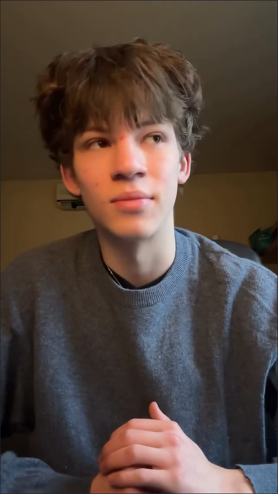 Mladší syn herca Maroša Kramára Marko Kramár. 