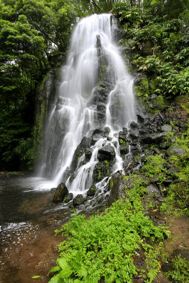 Cascata Ribeira dos Caldeiroes, Sao Miguel 