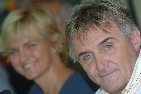 10 GODINA BIO NA KLINIKAMA ZA ODVIKAVANJE Legendarni pevač bio hapšen o borbi sa porocima javno govorio, pa završio tragično