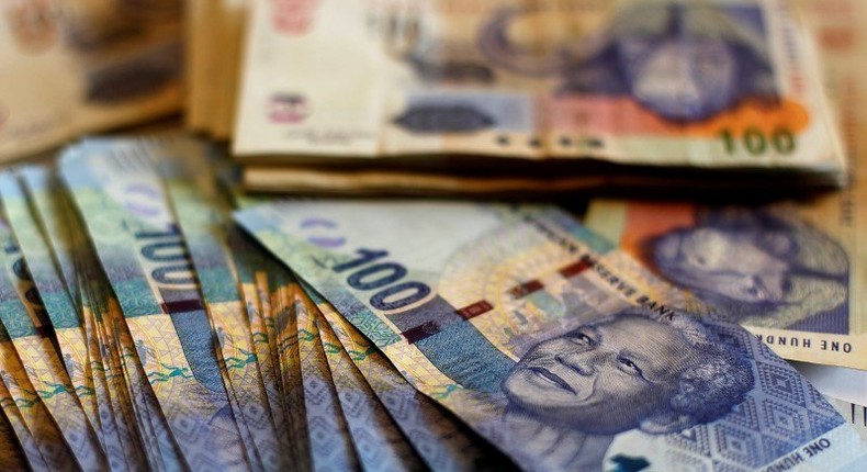 South African bank notes featuring an image of former South African President Nelson Mandela are displayed at an office in Johannesburg January 17, 2013.   REUTERS/Siphiwe Sibeko