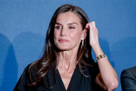 Kraljica minimalizma: Leticijin CRNI KOMBINEZON JE HIT LETA - kroz detalje je istakla glamur i potvrdila status modne ikone