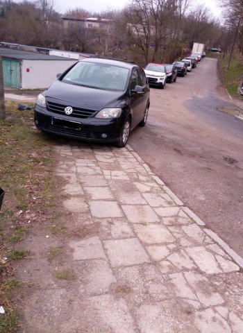 Olsztyn. Utrudnili życie pieszym, zostali odholowani