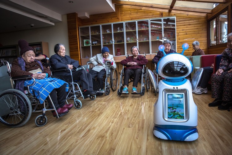 Roboty 'A-Tai' są pierwszym modelem opracowanym przez firmę Woosiyuan Telecom Technology Co Ltd., która planuje wydać drugą wersję z bardziej zaawansowanymi funkcjami. <br><br><br> Fot. EPAROMAN PILIPEY