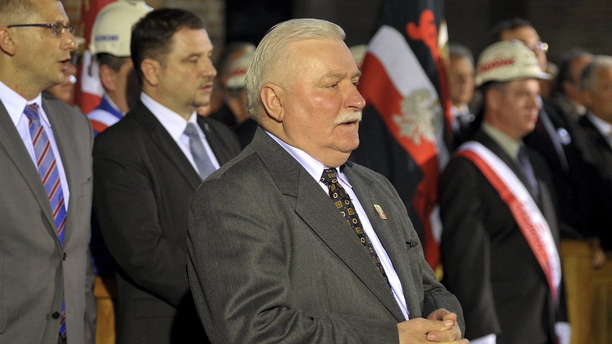 Lech Wałęsa nie przyjmuje Krzyża Wielkiego Orderu Witolda Wielkiego - jednego z najwyższych odznaczeń nadanych przez władze Republiki Litewskiej. Były prezydent zaznaczył, że odbierze odznaczenie, gdy polepszy się traktowanie Polaków na Litwie.