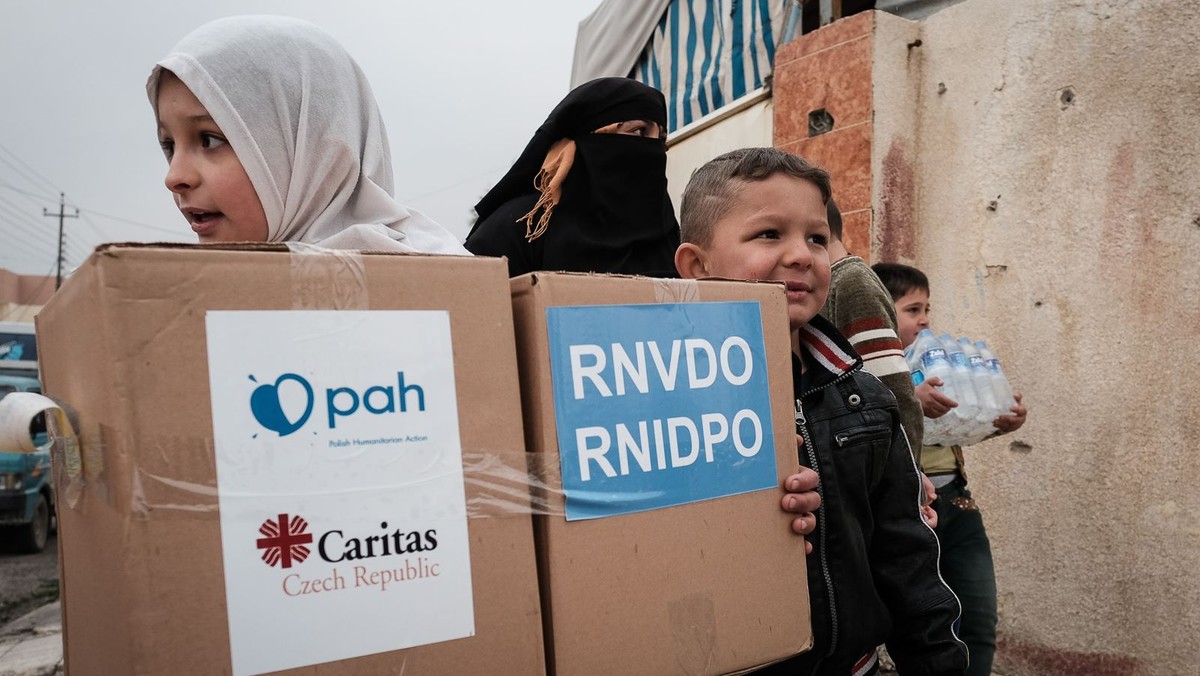 Misja Polskiej Akcji Humanitarnej w Iraku przygotowuje się do udzielania pomocy w obliczu ofensywy na zachodni Mosul. ONZ szacuje, że w wyniku walk, miasto może opuścić nawet 400 tysięcy mieszkańców. Organizacje międzynarodowe, w tym PAH, monitorują rozwój sytuacji i przygotowują wsparcie dla cywili, którzy w każdej chwili mogą zacząć opuszczać zachodnie dzielnice Mosulu, gdzie jeszcze przed rozpoczęciem ofensywy sytuacja humanitarna była katastrofalna.