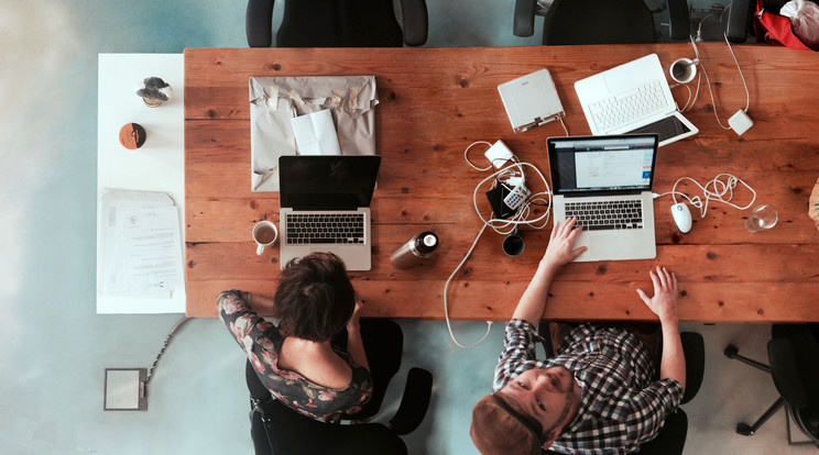 A közösségi térben főleg
a fiatalok szeretnek dolgozni, ahol lazább a légkör, mint egy klasszikus 
irodában/Fotó:Loffice Coworking