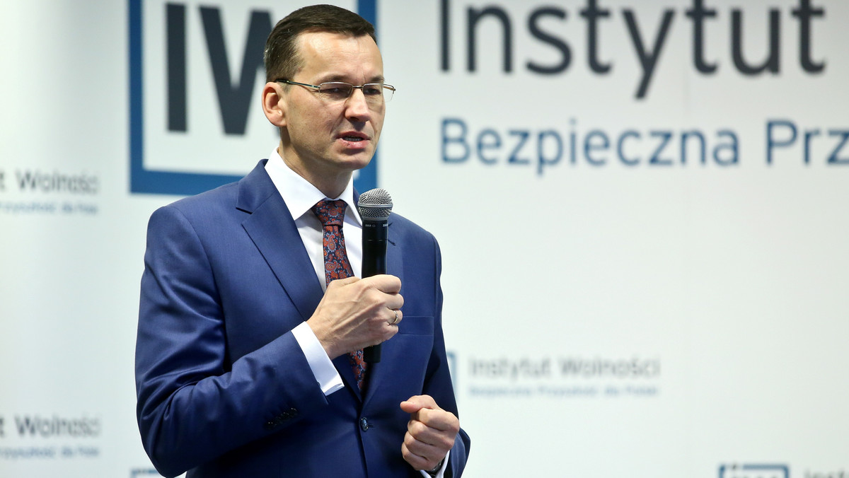 Wicepremier Morawiecki nie pozostawia wielu złudzeń zwolennikom zastąpienia złotego wspólną walutą w najbliższym czasie. - Lepiej dla Polski byłoby nie wchodzić do strefy euro na tym etapie konwergencji; jeśli wszystko pójdzie "fantastycznie", nastąpi to w ciągu 5-10 lat - powiedział w piątek minister rozwoju i finansów na konferencji NBP w Warszawie.