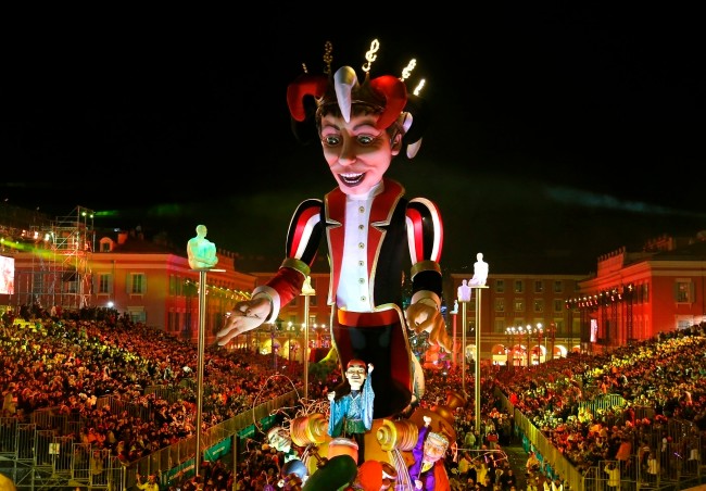 Parada podczas karnawału w Nicei
