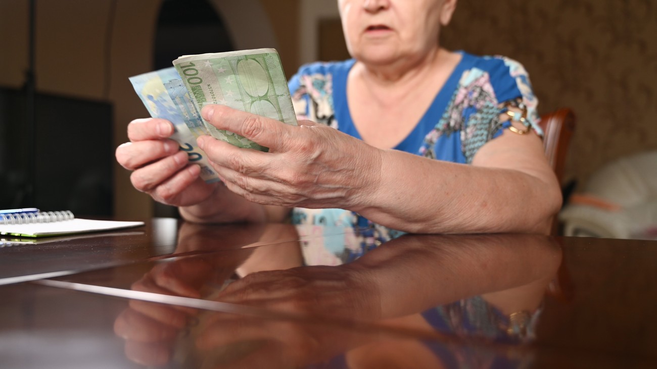 Nova pravila za penzionisanje: Žene će morati da rade duže, a evo i kolika će im biti starosna penzija