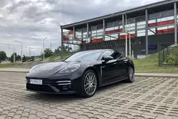 Lepiej wozić niż być wożonym? Porsche Panamera Turbo S E-Hybrid Executive zadowoli każdego 