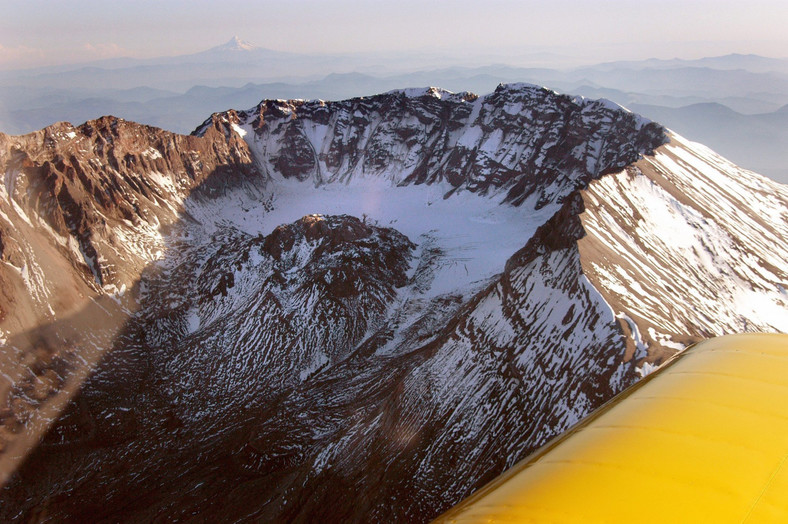 Zdjęcie góry św. Heleny wykonane w 2004 r.