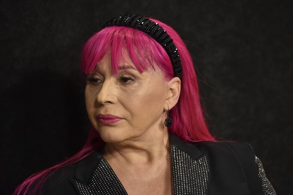 "STANJE JE OZBILJNO, MOŽDA POSTOJI ČUDO DA SE IZLEČI" Pevačica na ivici suza o Zorici Brunclik: "Kemiš mi je rekao da je operisana"