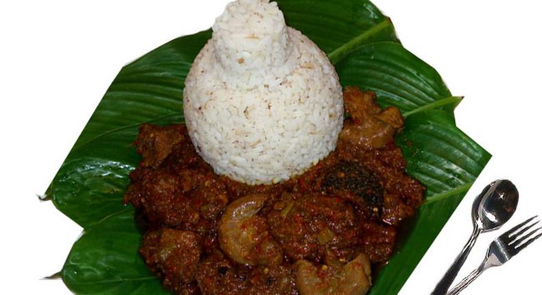 Why does Ofada rice smell unpleasantly?