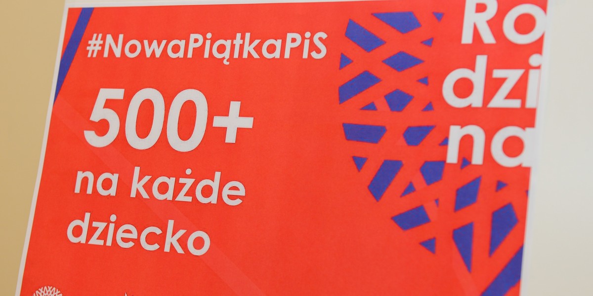 Pierwsze wypłaty 500 plus na pierwsze dziecko mogą trafić do rodziców już w lipcu - powiedziała minister Bożena Borys-Szopa.