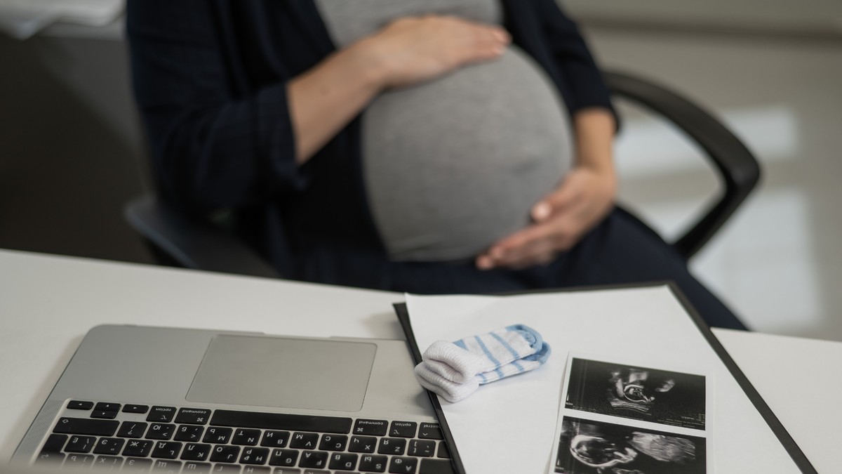 Nawet późno zgłoszona ciąża chroni przed zwolnieniem