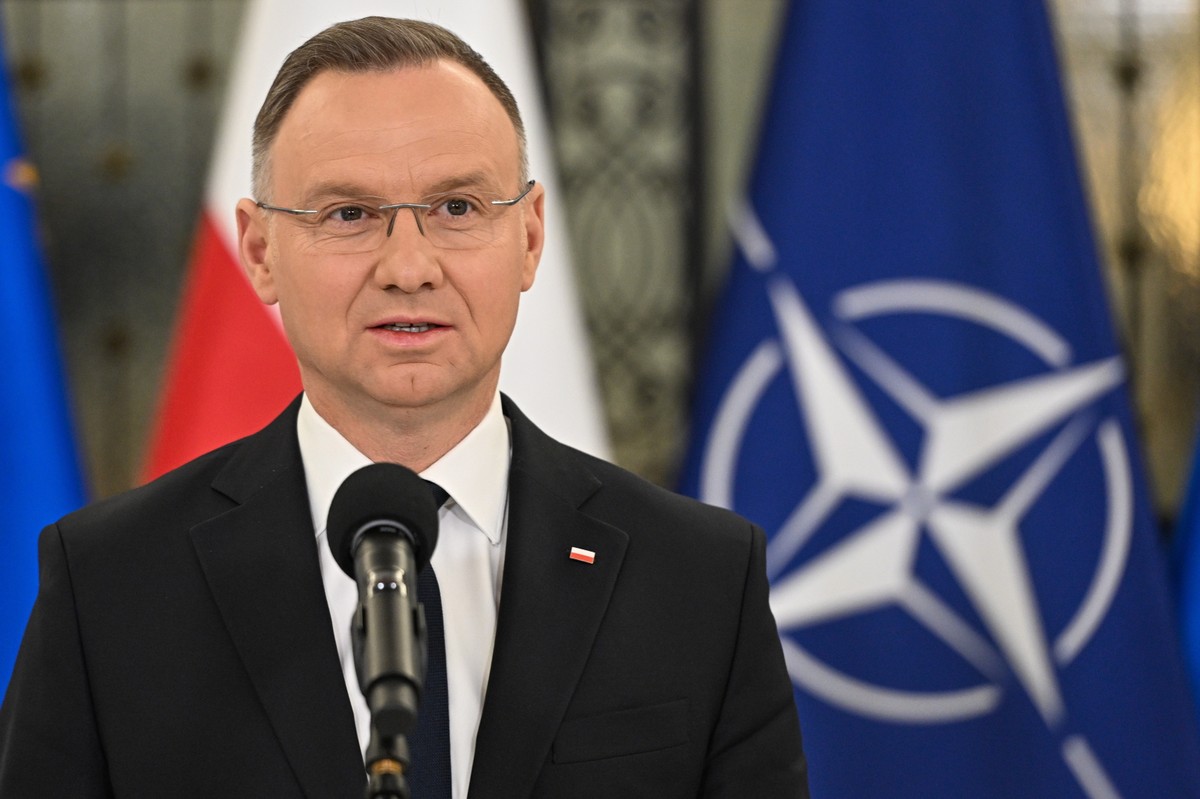 Prezydent RP Andrzej Duda podczas konferencji prasowej w Sejmie w Warszawie, Sejm wysłuchał wystąpienia ministra spraw zagranicznych, który przedstawił informację o zadaniach polskiej polityki zagranicznej w 2024 roku