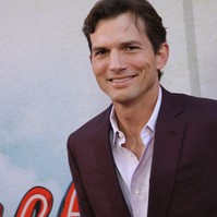 Ashton Kutcher átmenetileg megvakult és megsüketült egy ritka betegség miatt