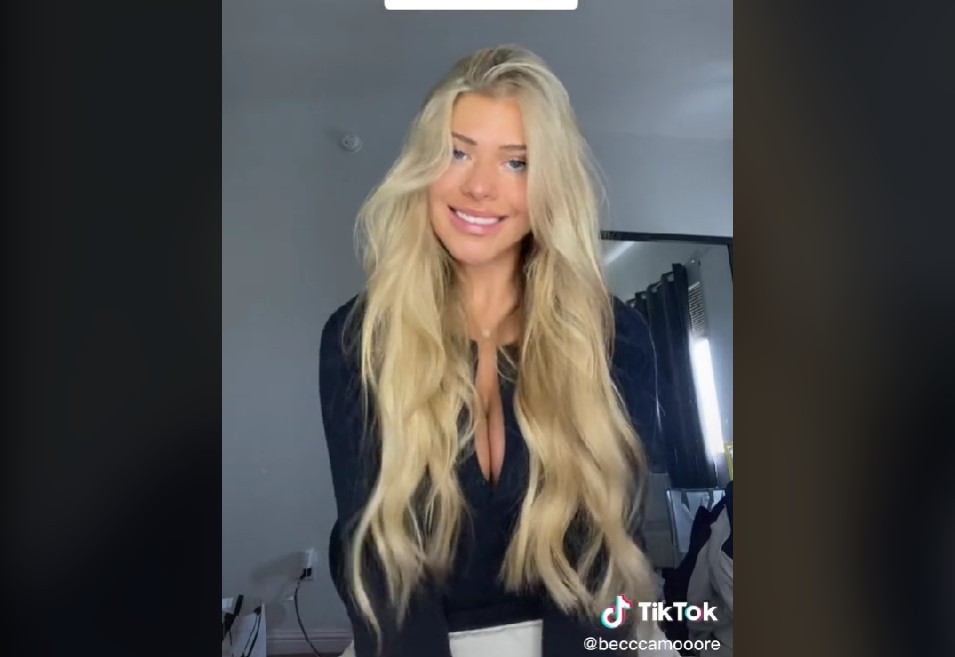 Influencerka Becca Moore má svojho vlastného anjela strážneho.