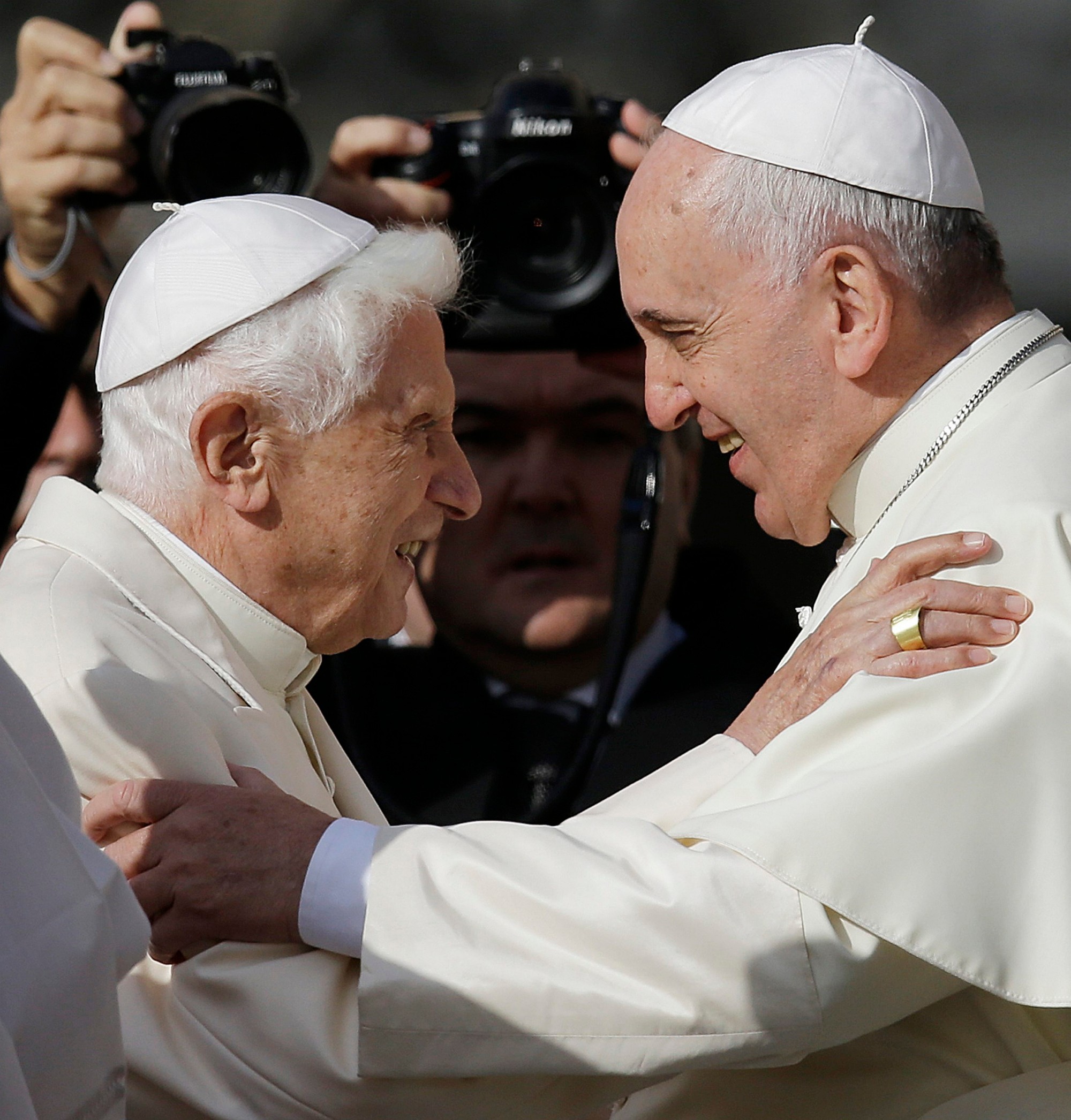 Pápež František a emeritný pápež Benedikt XVI.