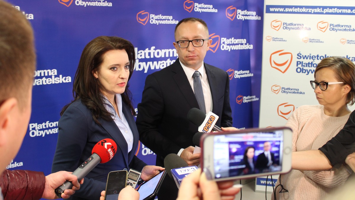 Koniec wewnętrznych wyborów w świętokrzyskiej Platformie Obywatelskiej. Wczoraj wieczorem stanowiska wiceprzewodniczących tej partii w województwie wywalczyli Jan Maćkowiak, Eligiusz Mich oraz Lucjan Pietrzczyk. Podczas spotkania w Wojewódzkim Domu Kultury w Kielcach wybrano też pozostałych członków zarządu regionu oraz jego pełnomocników.