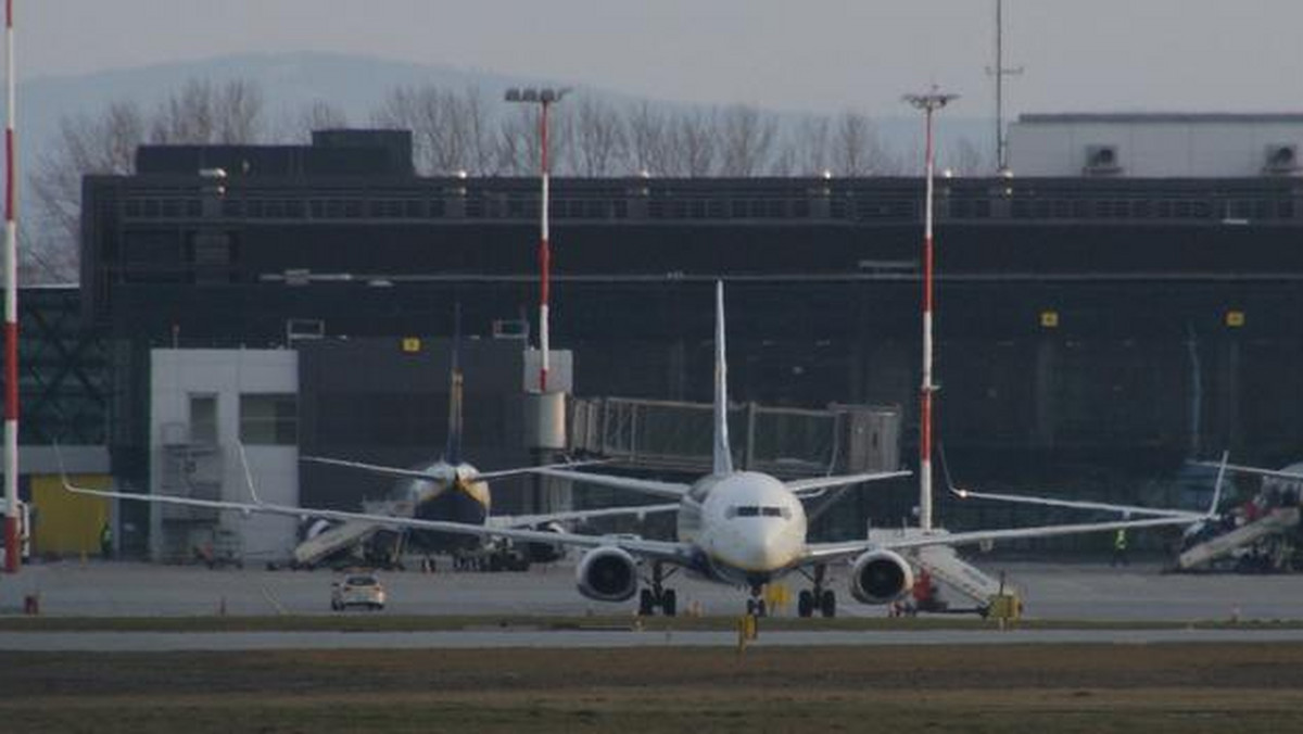 Siódme nowe połączenie w sezonie lato 2017 linii lotniczej Ryanair. Od 30 marca 2017 r. bazowy przewoźnik krakowskiego lotniska uruchamia bezpośrednie loty na trasie Kraków – Lamezia. To jedna z najbardziej znanych miejscowości regionu Kalabria.