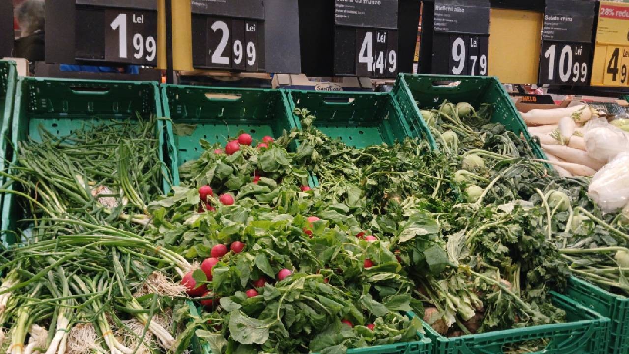 Frații Pavăl aduc 600 de tone de legume din Matca, Galați, în magazinele Carrefour