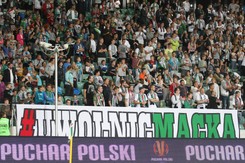 Finał akcji 'Uwolnić Maćka'. Kibic Legii wychodzi za kaucją