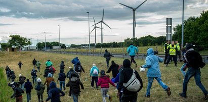 Kolejny szturm imigrantów na tunel w Calais