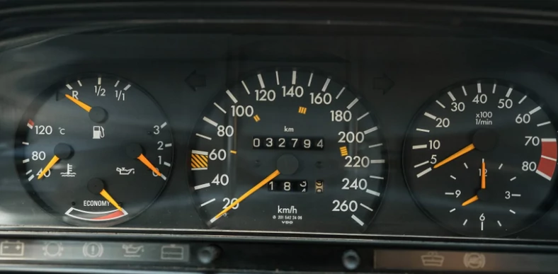 Mercedes 190 E 2.3 16 Laudy. Przebieg niespełna 33 tys. km