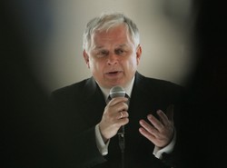 Prezydent do rządu: Ja mianuję ambasadorów