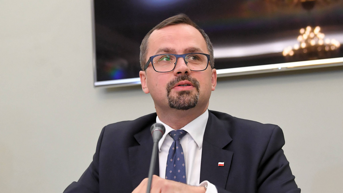Przewodniczący komisji śledczej ds. VAT Marcin Horała przedstawił dziś raport komisji. - Raport z komisji śledczej dowodzi, że wzrost luki vatowskiej w Polsce zależał od tego, kto był u władzy - powiedział.