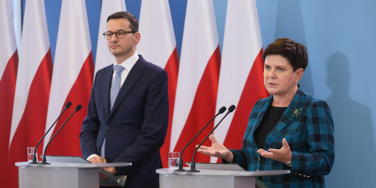 Premier Szydło atakuje PO, a Schetyna znów chce protestów