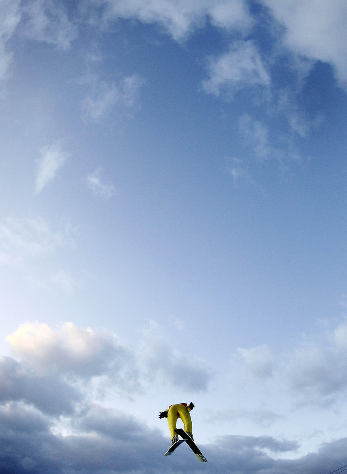 Germany, OBERSTDORF, 2011-12-29T161408Z_01_KAI12_RTRIDSP_3_SKI-JUMPING-HILLS.jpg