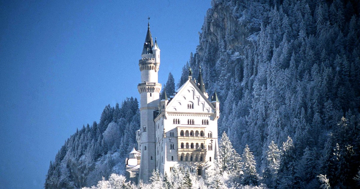Baśniowy zamek był inspiracją dla Disneya. W zimowym wydaniu wygląda jak nie z tego świata