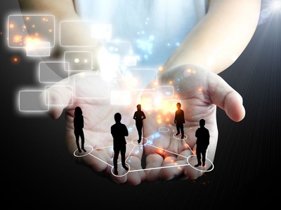 Rodzinny biznes: ojciec karmi krowę, syn doi, wnuk zarzyna