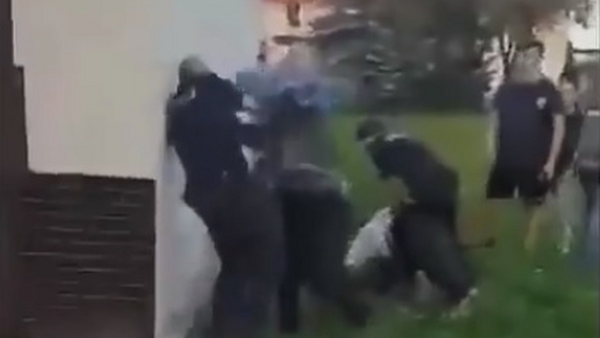 Ojciec z synem napadli na policjantów. Są zarzuty i wniosek o areszt