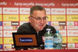 Pięciu piłkarzy nie zagra z Chile. Na pewno jednym z nich będzie Szczęsny albo Lewandowski