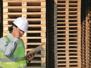 Drewniane palety to kluczowy element opakowań powszechnie stosowanych w globalnej logistyce