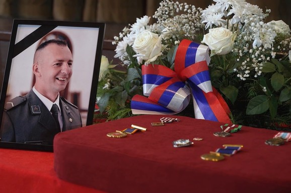 (FOTO) Posthumno dobio 5 MEDALJA ZA HRABROST, najviša uručen