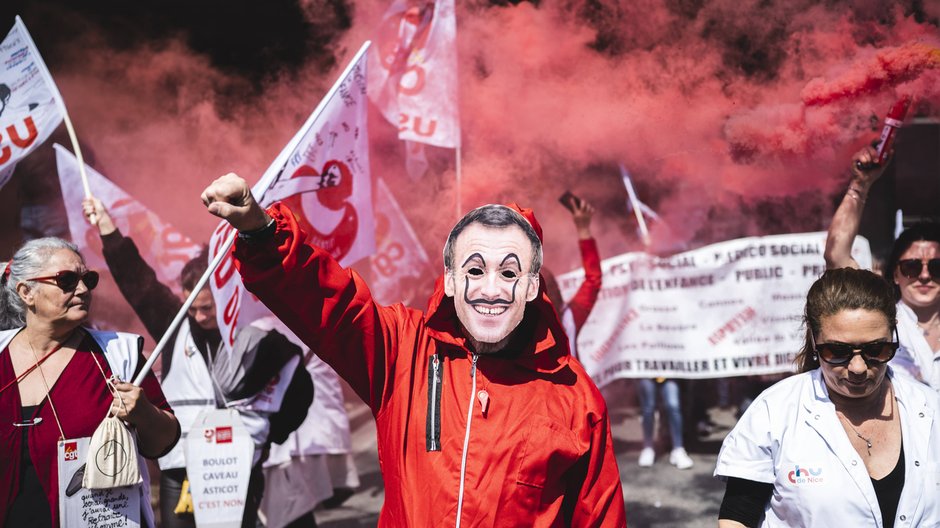 Od 15 kwietnia związki zawodowe we Francji domagają się wycofania reformy emerytalnej, co raczej trudno sobie wyobrazić, ponieważ została ona oficjalnie przyjęta przy użyciu artykułu 49 ust. 3 i zatwierdzona przez Radę Konstytucyjną - mówi Robin de Ricqlès