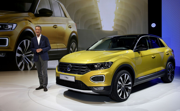 Volkswagen T-Roc pędzi do Polski. Nowy i najtańszy SUV niemieckiej marki wpada w oko. Wiemy, co kryje w środku