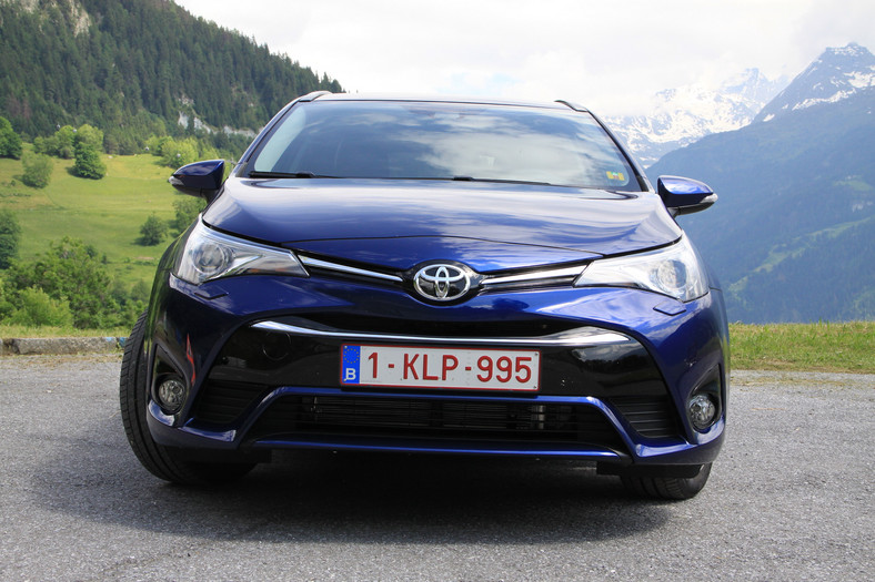 Nowa Toyota Avensis niesłabnący hit (pierwsza jazda)