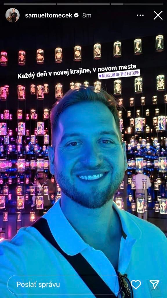 Samo Tomeček dovolenkuje na výletnej lodi.