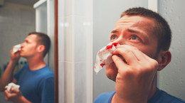 Jak zatamować krwotok z nosa? Rady od lekarza