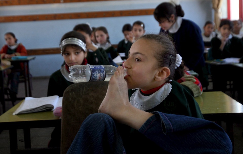 MIDEAST PALESTINIANS GIRL WITHOUT ARMS