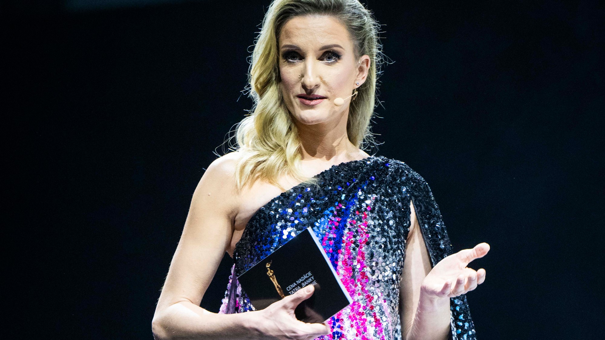 Moderátorka Adela Vinczeová počas odovzdávania Ceny Nadácie Tatra banky za umenie.