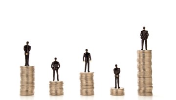 Nowe dane GUS: przeciętne wynagrodzenie rośnie najwolniej od lat, a z rynku znikają kolejne miejsc pracy