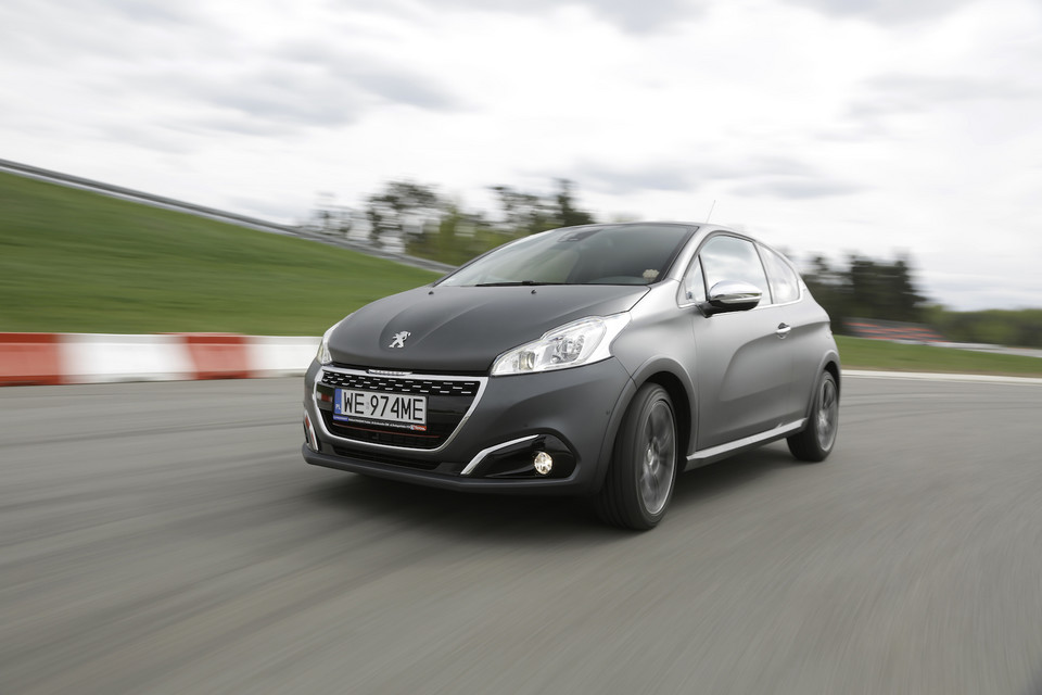 Peugeot 208 GTi moc aż go rozsadza! (Test, opinie, dane